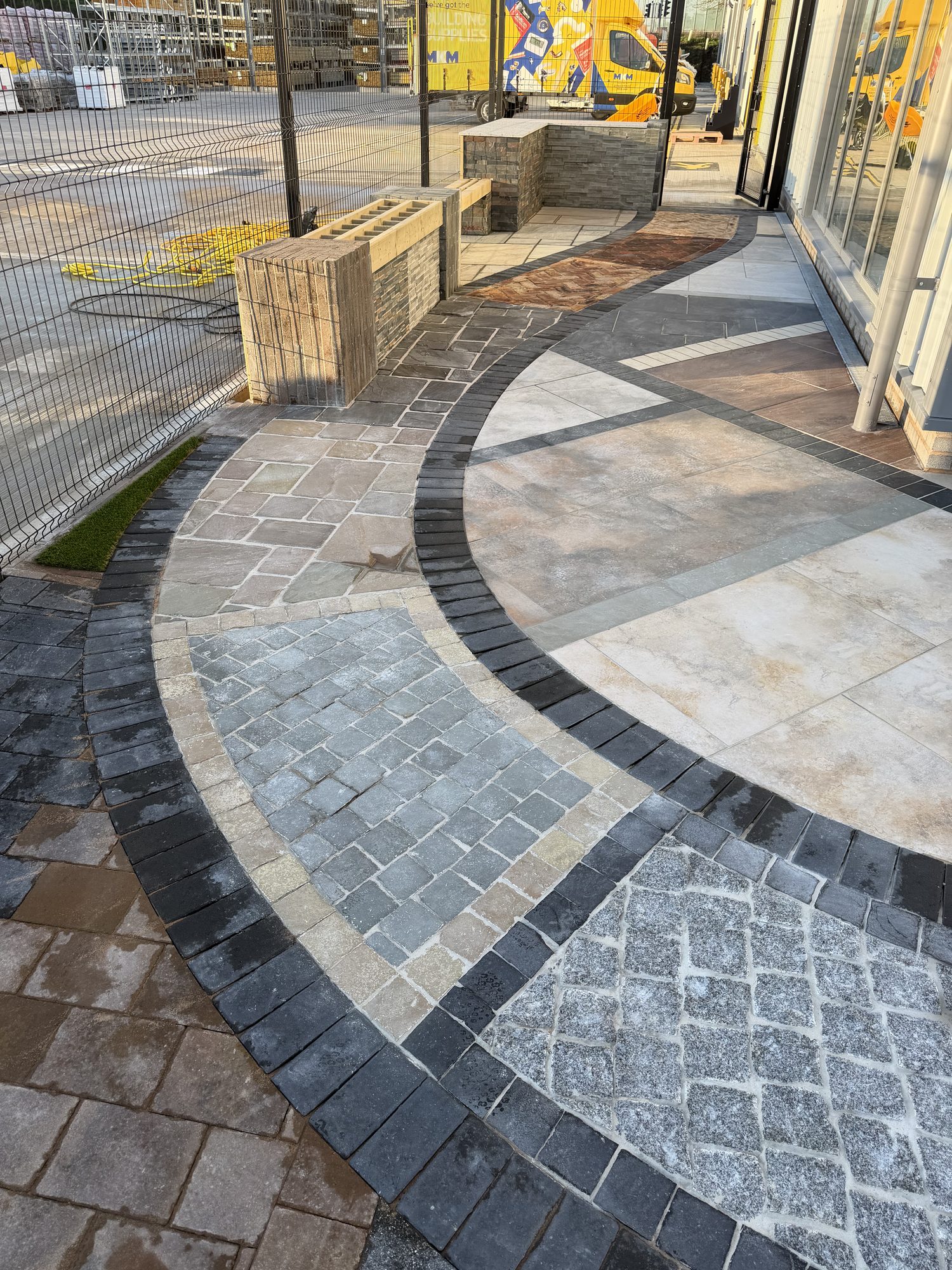 Mixed paving and a circular sett feature laid as a display at the MKM Swindon trade counter entrance